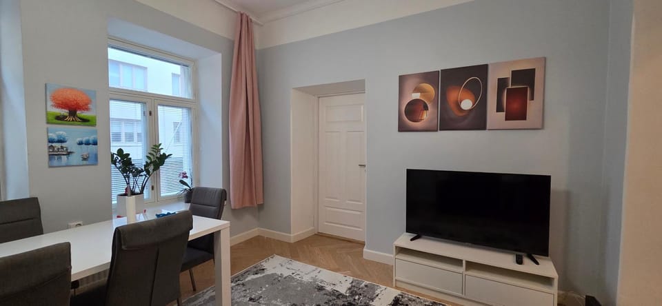 Spacious Flat in Historical Building in Central Area Apartment in Helsinki