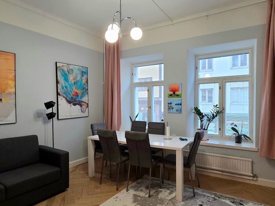 Spacious Flat in Historical Building in Central Area Apartment in Helsinki