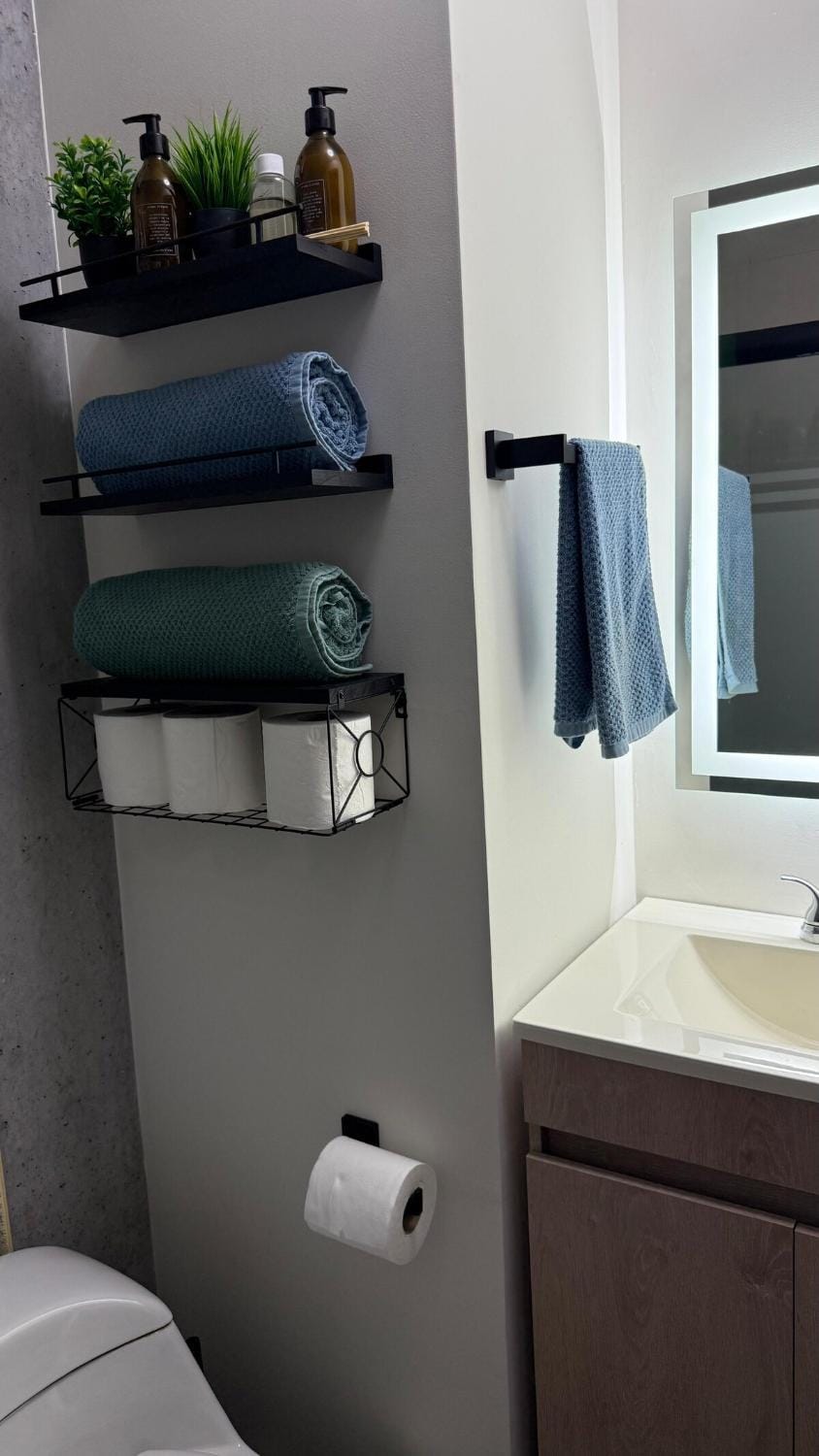 Bathroom, towels