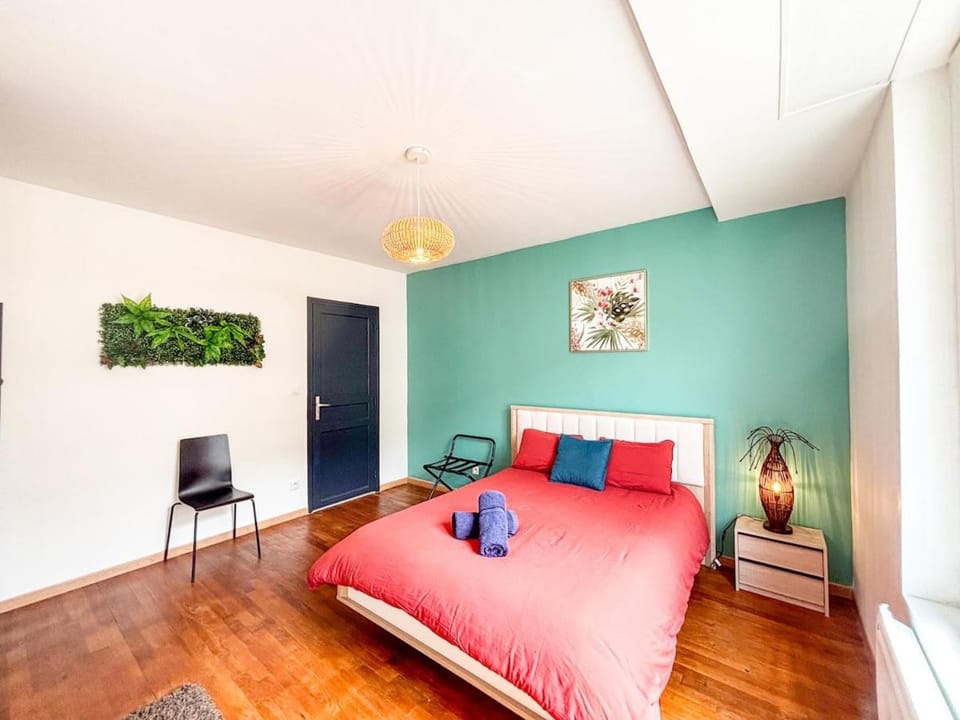 Bed, Photo of the whole room, Bedroom