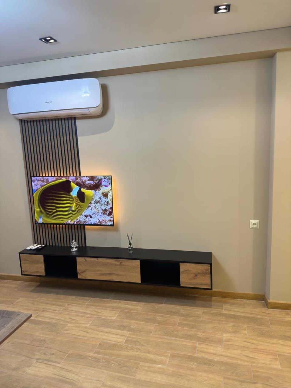 Communal lounge/ TV room, TV and multimedia, Living room, Seating area, Evening entertainment