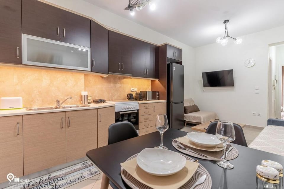 Rubies - Premium And Comfy Stay in Egaleo-Athens Apartment in Piraeus Regional Unit, Greece