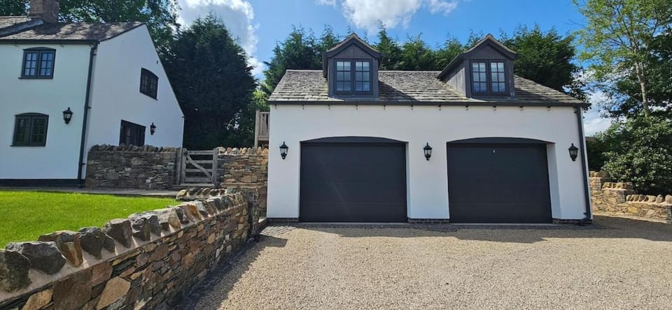 White Cottage Loft Apartment in Charnwood