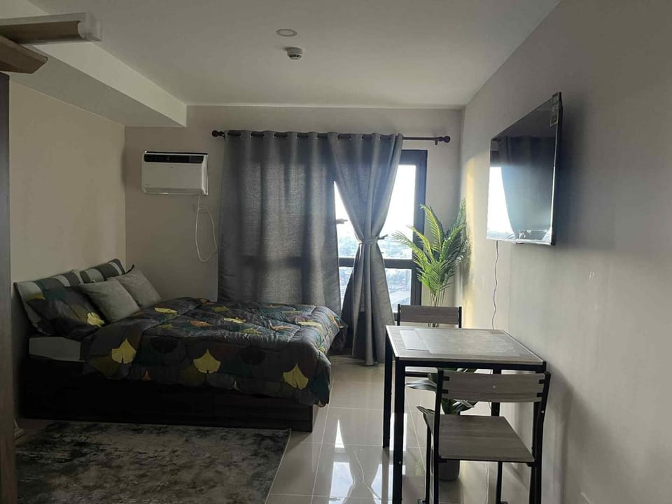 Bed, TV and multimedia, Photo of the whole room, Seating area, Dining area, Bedroom