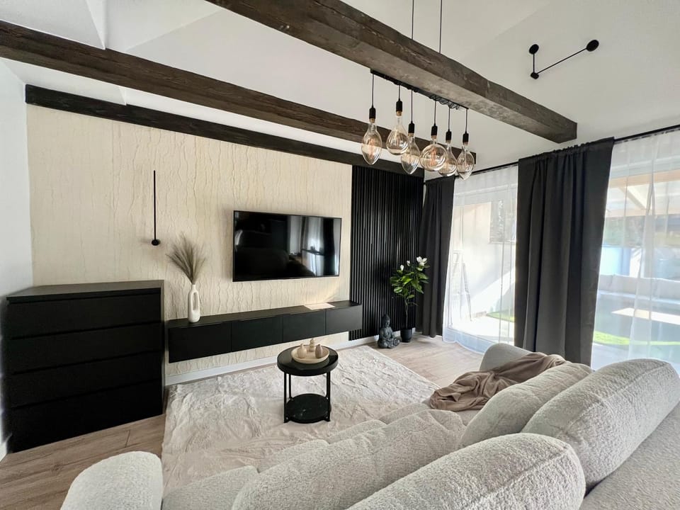 TV and multimedia, Living room, Evening entertainment