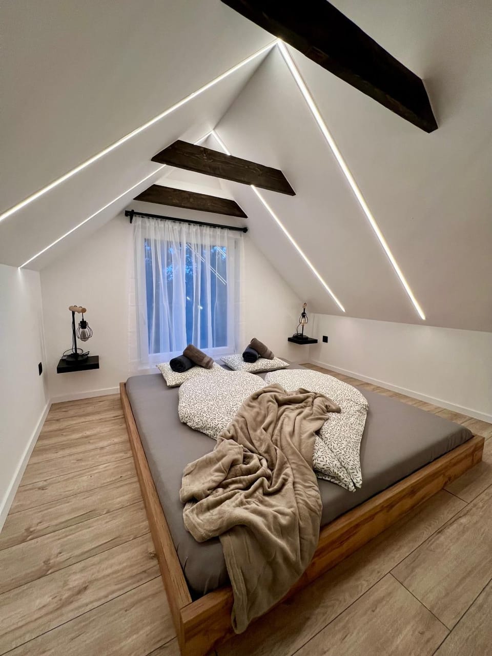 Bed, Bedroom