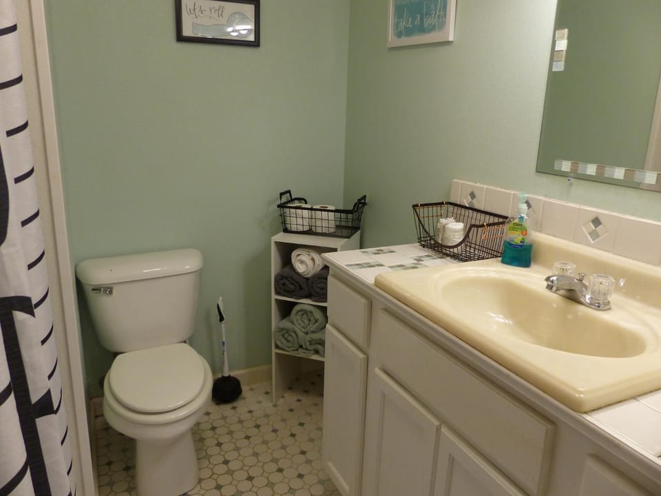 Charming Country 1Bd 1Ba Cabin near Eureka Springs, Beaver Lake and White River Cabin in Carroll County