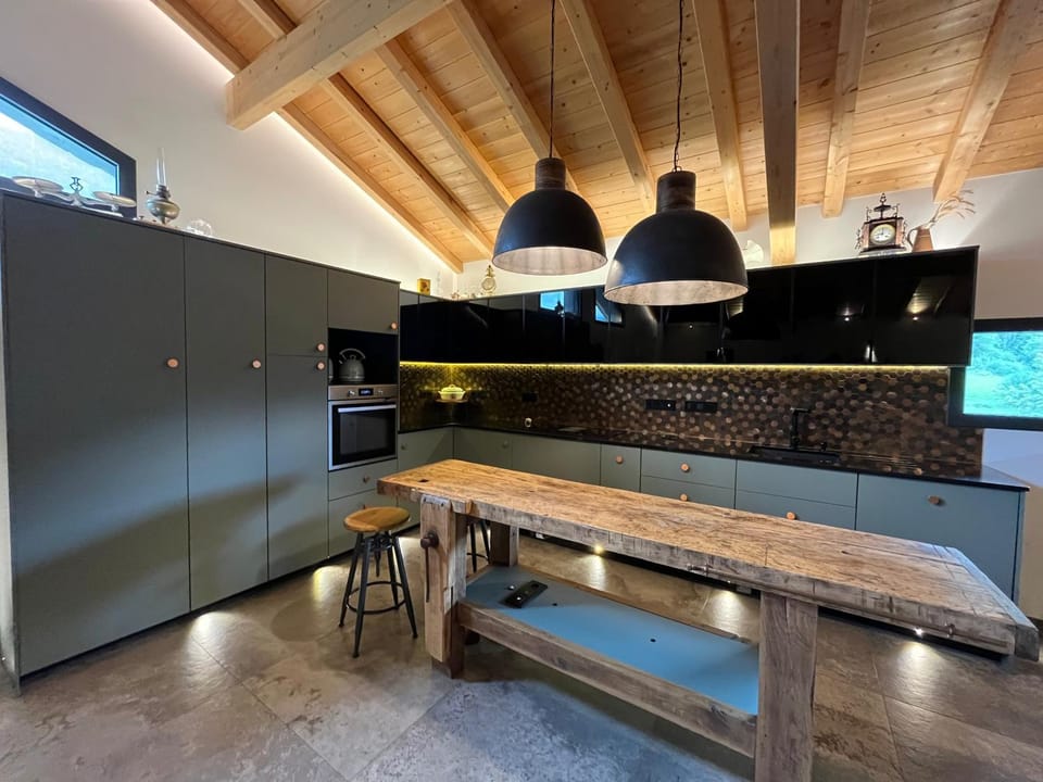 Dining area, oven, stove