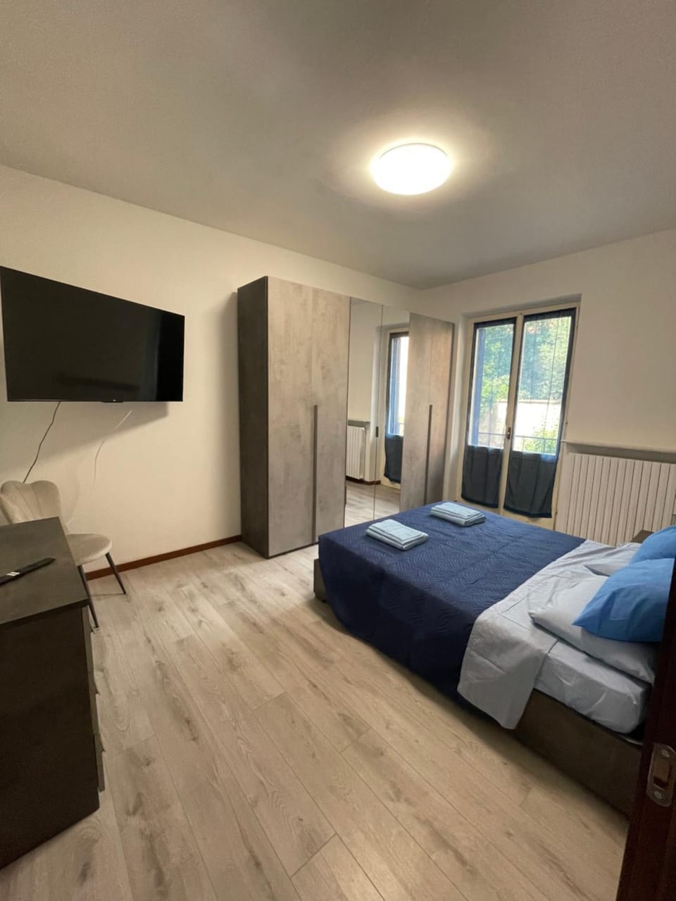 Communal lounge/ TV room, Bed, TV and multimedia, Balcony/Terrace, Photo of the whole room, Bedroom, locker, wardrobe