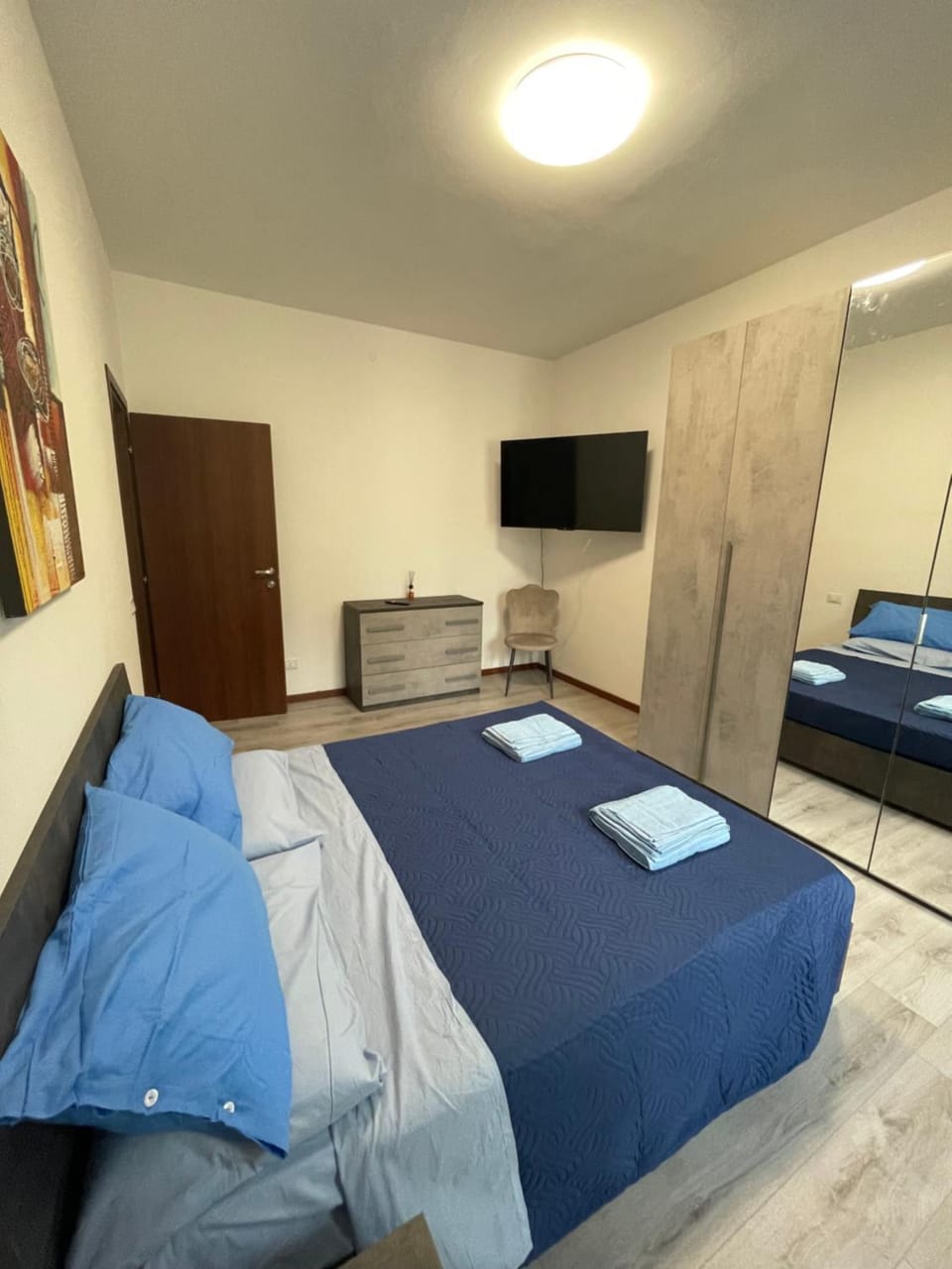 Communal lounge/ TV room, Bed, TV and multimedia, Photo of the whole room, Bedroom, locker, towels, wardrobe