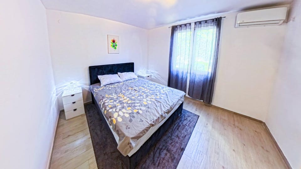 Bed, Photo of the whole room, Bedroom, Mountain view, air conditioner