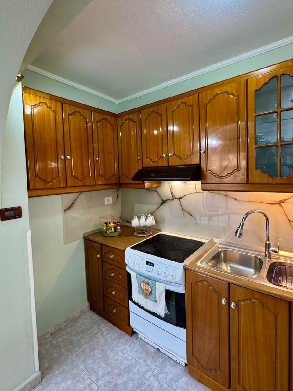 Kitchen or kitchenette, microwave, oven, stove