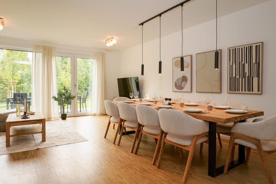 TV and multimedia, Living room, Seating area, Dining area