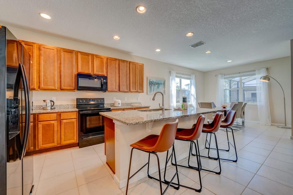 Bellavida Resort Retreat with Private Pool House in Kissimmee