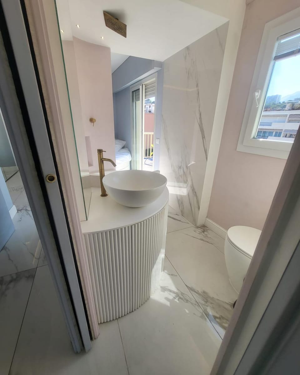 Sea Front Madame blue 4-star two-room in ecological health design Apartment in Roquebrune-Cap-Martin
