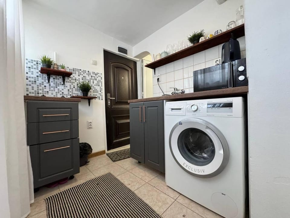 Kitchen or kitchenette, washing machine