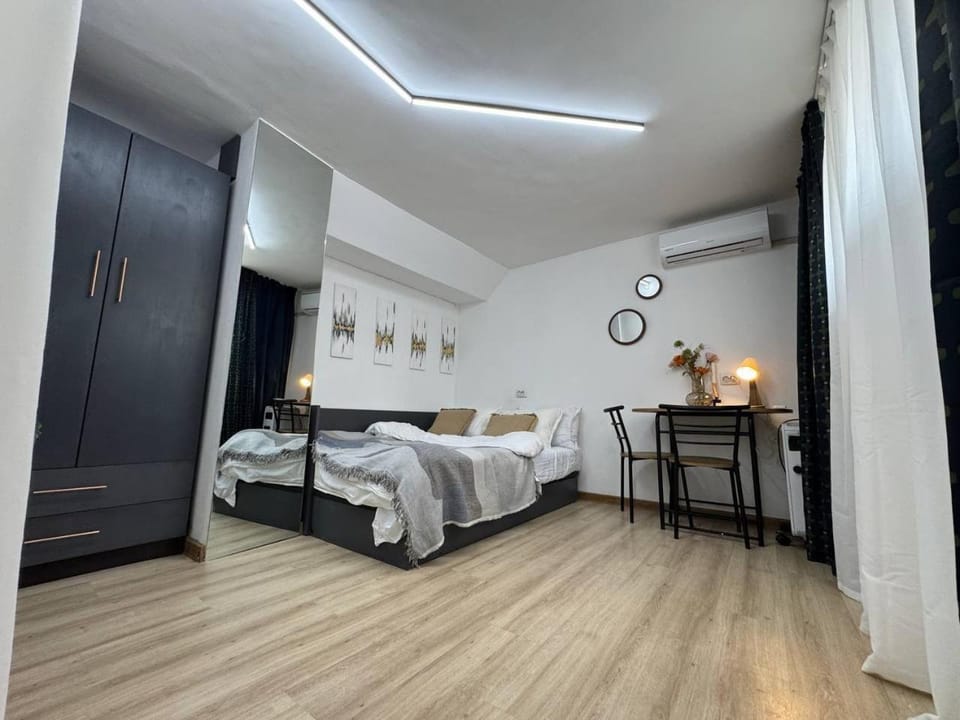 Bed, Photo of the whole room, Bedroom, wardrobe