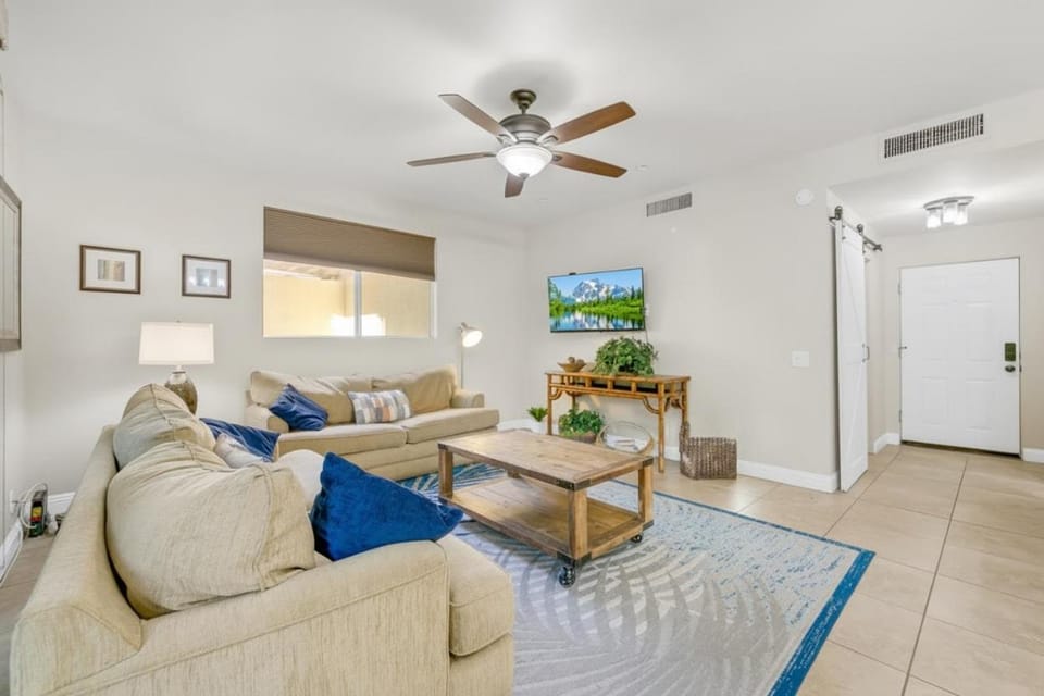 Indian Wells Desert Oasis Views Patio Pools Apartment in Indian Wells