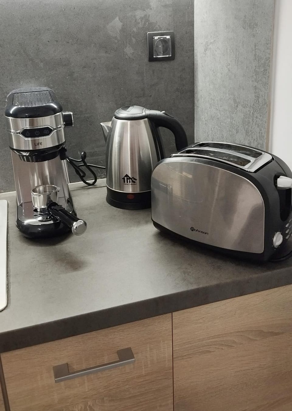 Coffee/tea facilities, toaster
