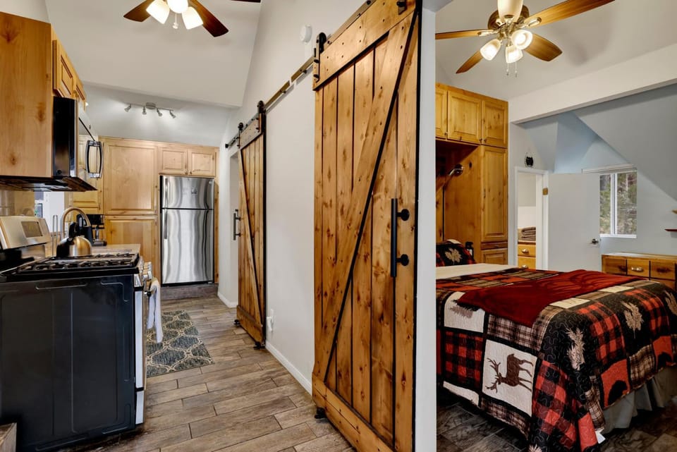 Kitchen or kitchenette, kitchen