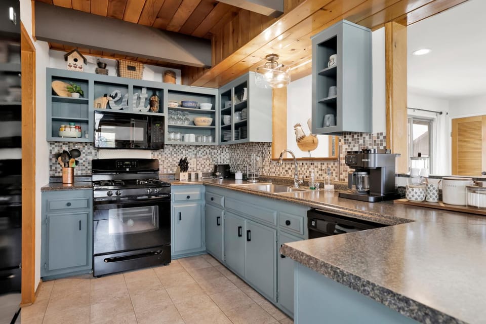 Kitchen or kitchenette, kitchen