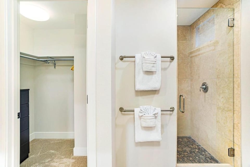 Shower, Bathroom, towels