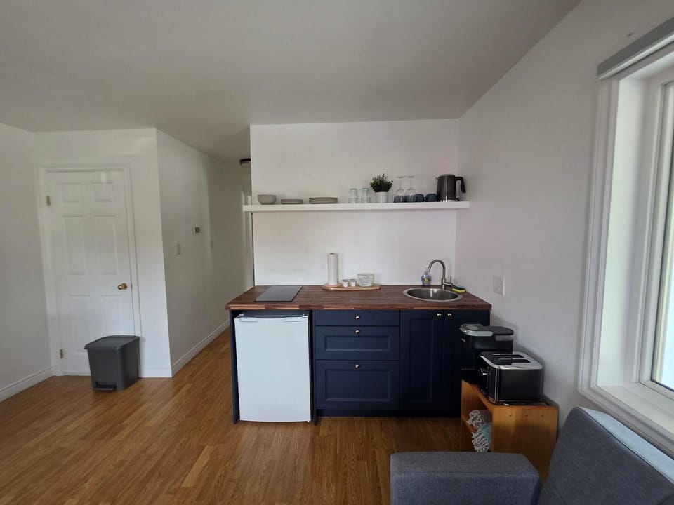 Hunts Point Beachside Suite #13 Apartment in Nova Scotia