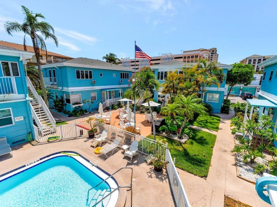 Waterfront Suite Heated Pool 2 mins 2 beach Apartment in Clearwater Beach