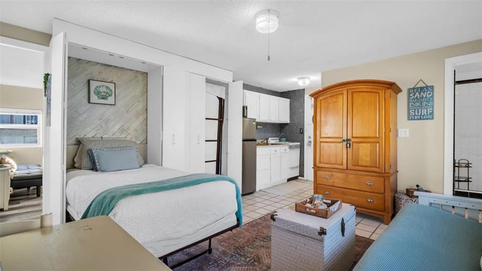 Waterfront Suite Heated Pool 2 mins 2 beach Apartment in Clearwater Beach