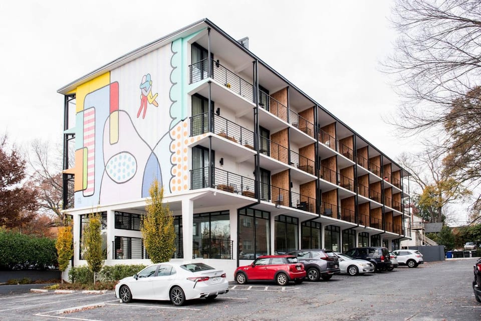 Property building, Neighbourhood, Decorative detail, City view