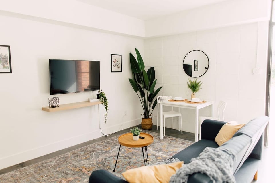 TV and multimedia, Kitchen or kitchenette, Living room, Photo of the whole room, Seating area