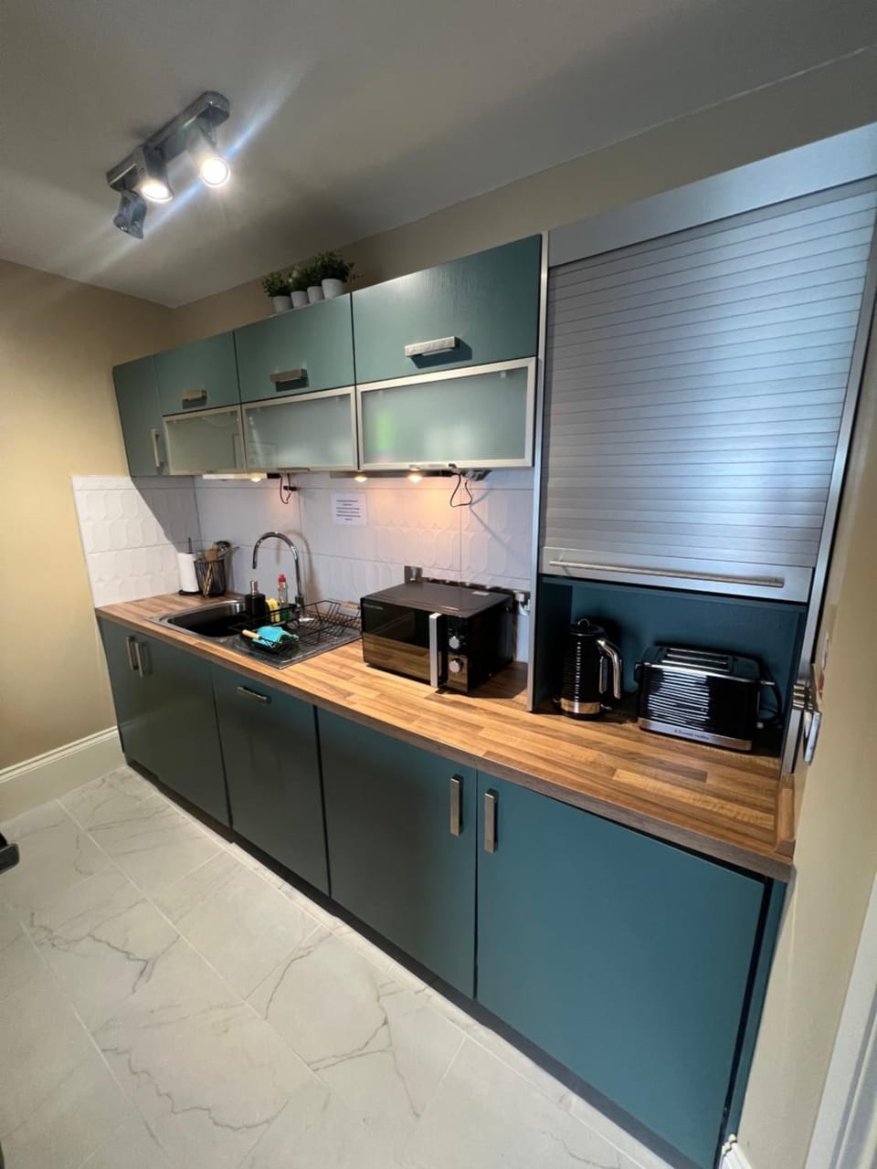 Coffee/tea facilities, Kitchen or kitchenette