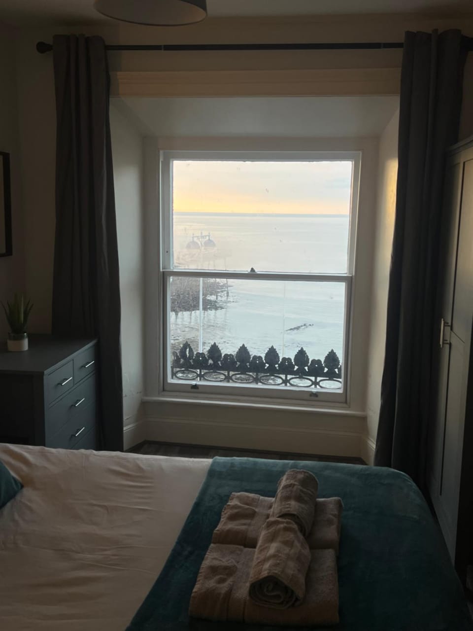 Bed, Bedroom, Sea view, towels