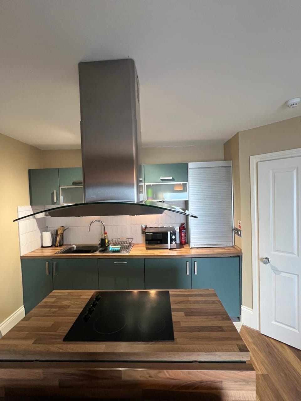 Kitchen or kitchenette, pet friendly, stove