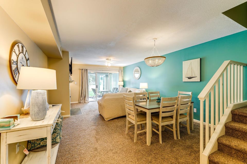 Family Retreat w/ Pool, Hot Tub & Near Fenwick! House in Sussex County