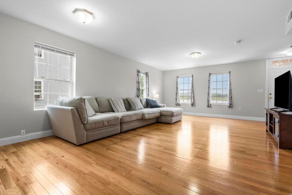Near YALE - Beautiful Waterfront Townhouse in New Haven Apartment in East Haven