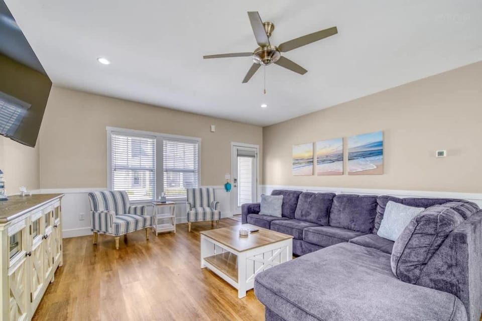 Spacious Dog-Friendly Getaway with Year-Round Pool & Hot Tub House in South Haven