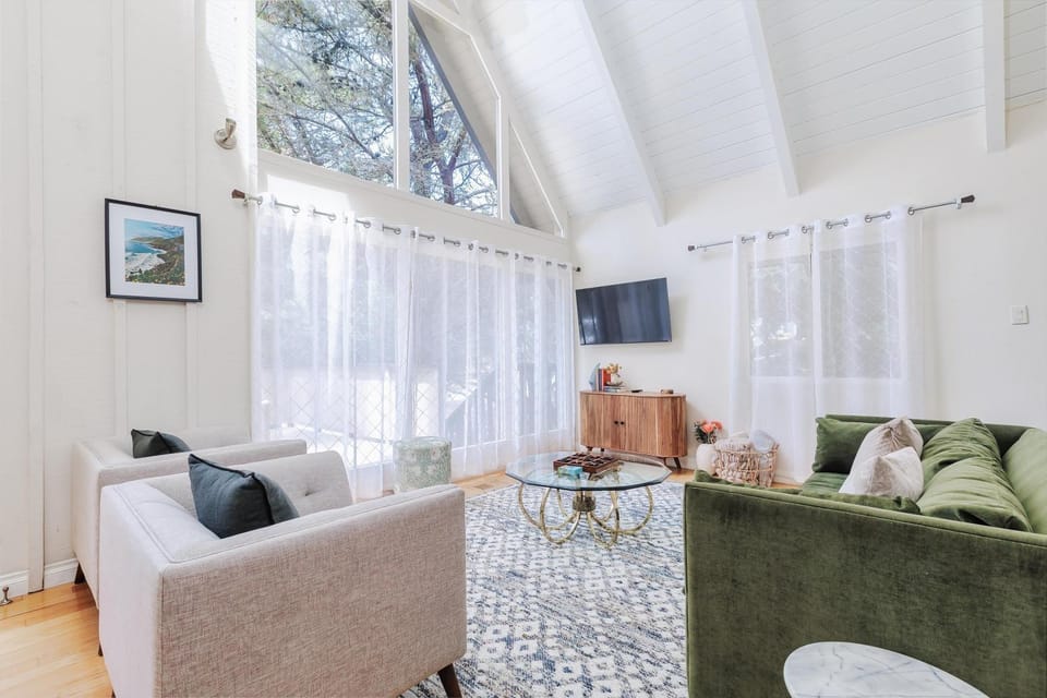 Seaglass Home - Pet Friendly House in Cambria