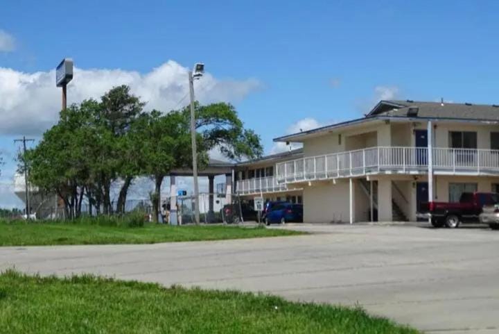 Travelers INN Hotel in Topeka