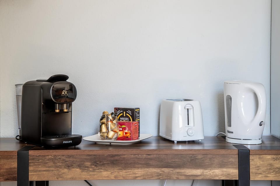 Coffee/tea facilities, toaster