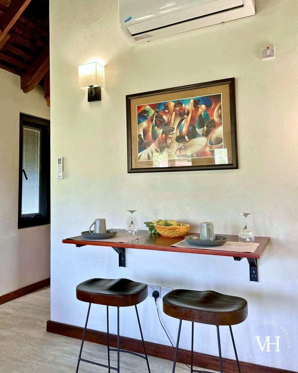 Food and drinks, Dining area, air conditioner