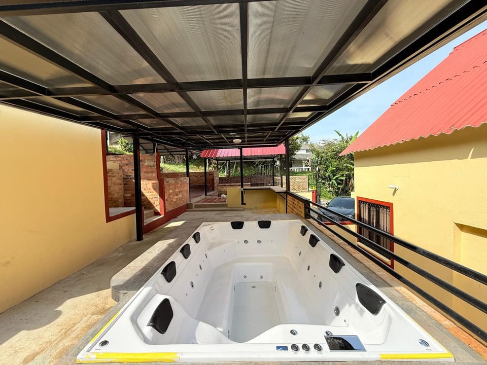 Cinco vientos House in Santander, Colombia