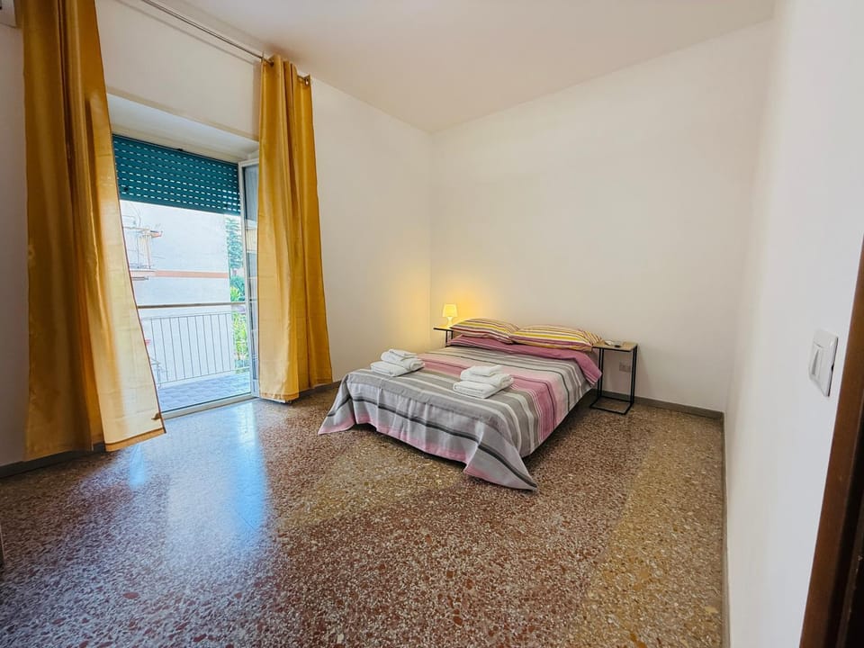 Bed, Living room, Photo of the whole room, Bedroom