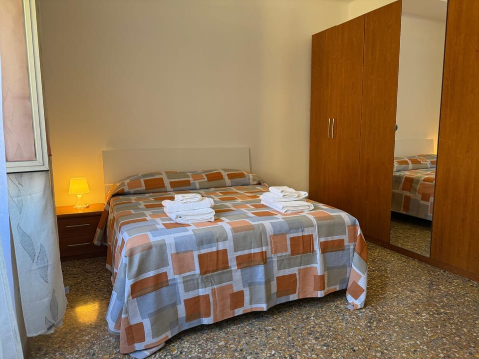 Bed, Photo of the whole room, towels, wardrobe