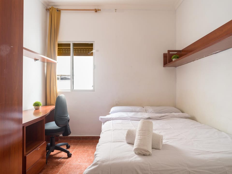 Bed, Bedroom, towels, wardrobe
