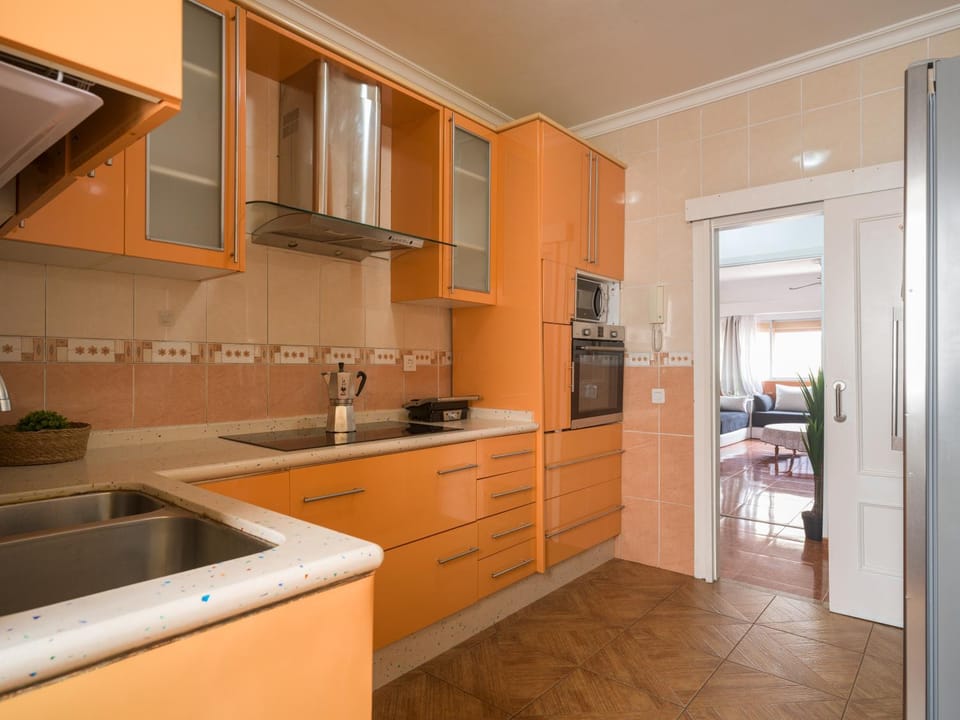 Kitchen or kitchenette, microwave, oven, stove