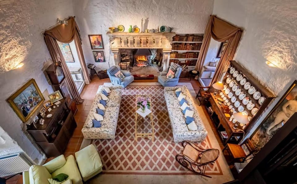 Living room, Seating area