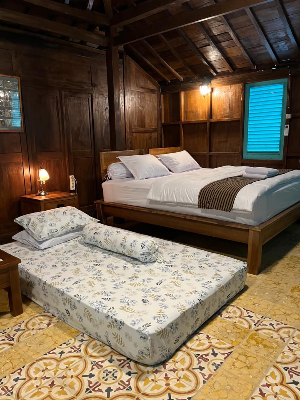 Bed, Photo of the whole room