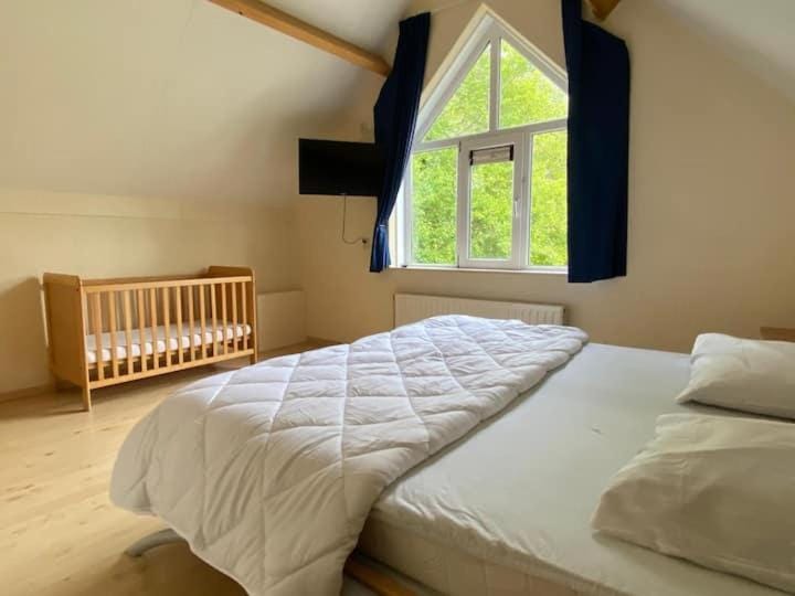 Cozy Beach House Beautiful Water View, WiFi & Parking House in Kamperland