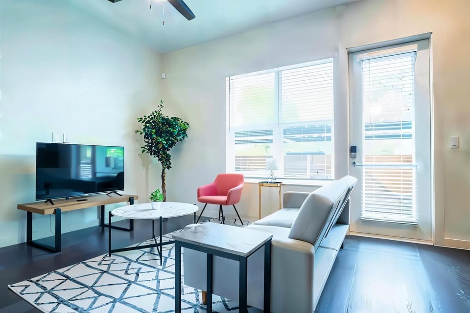 Boulevard Stays Stylish 1BR Getaway Pool Gym & Free Parking Apartment in Dallas